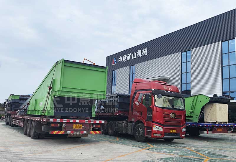 裝修垃圾處理設(shè)備裝車(chē)完成